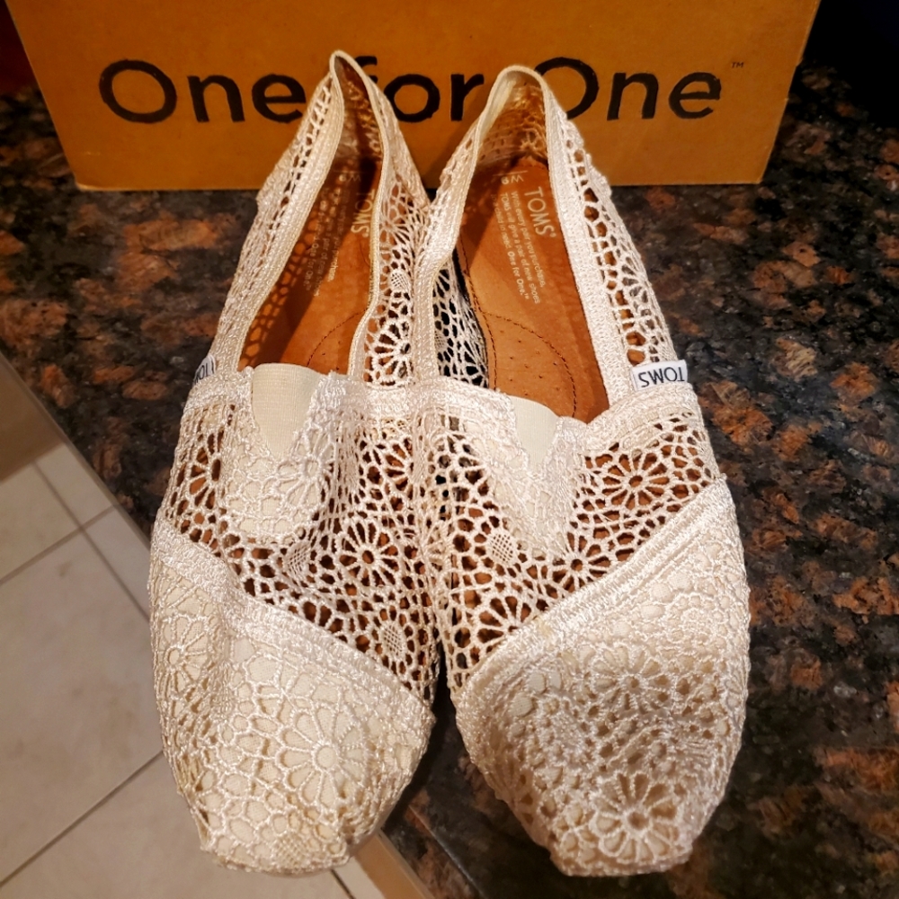Toms classic natural crochet